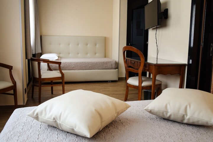 Room 13 of 25