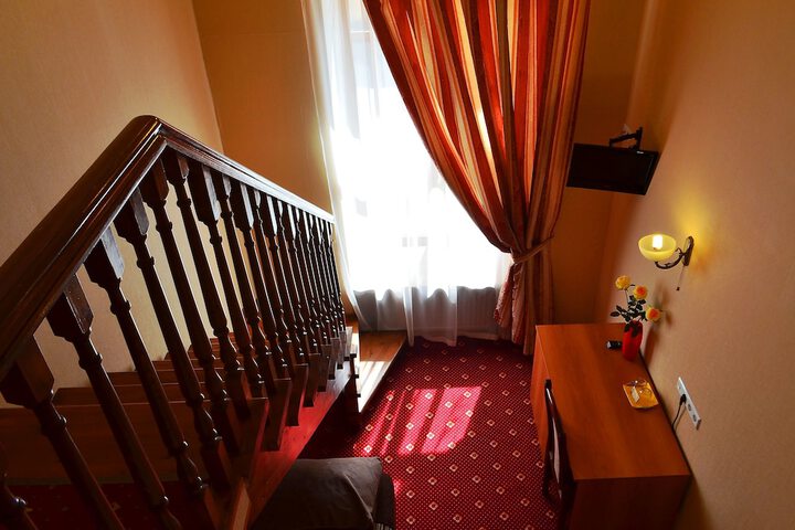 Room 20 of 115
