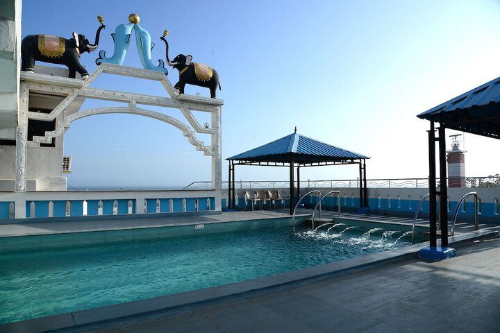Pool Hotel