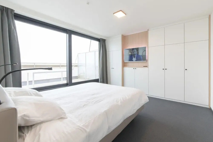 Room 5 of 15