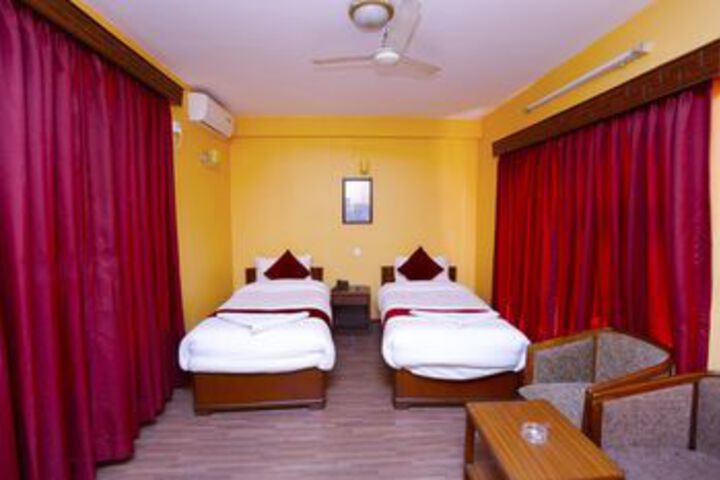 Room 6 of 13