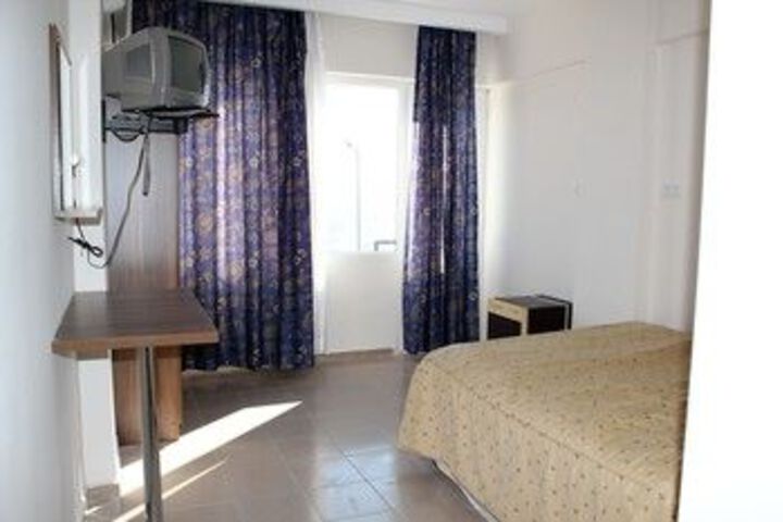 Room 4 of 13