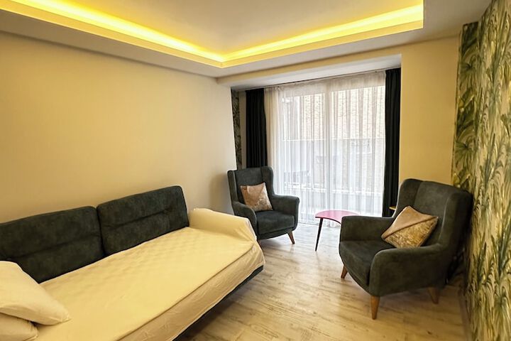Room 26 of 102
