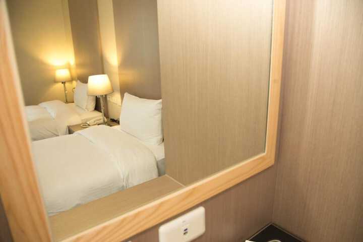 Room 15 of 42
