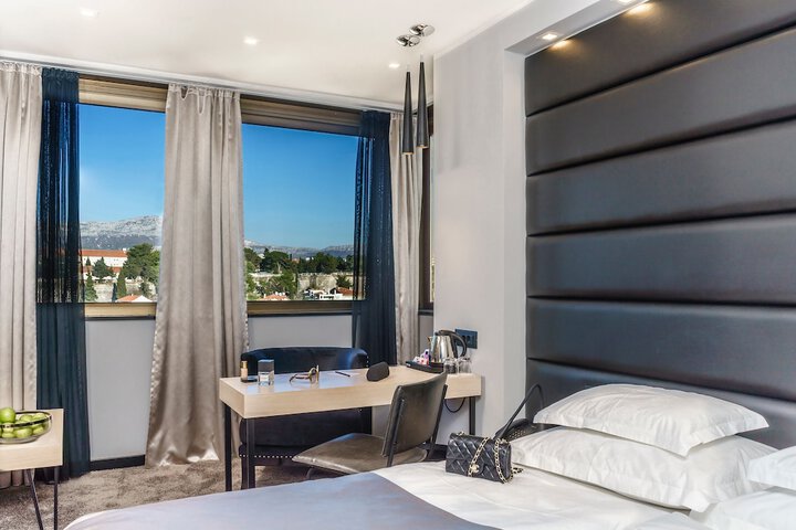 Room 16 of 46