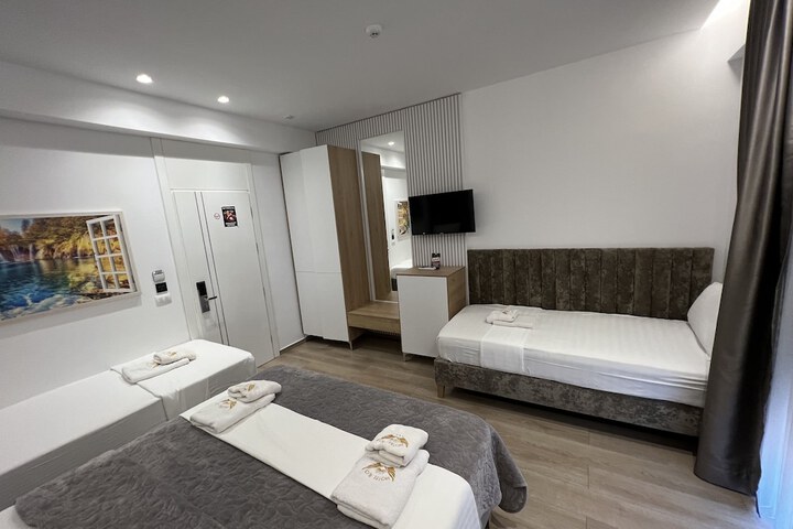 Room 43 of 191