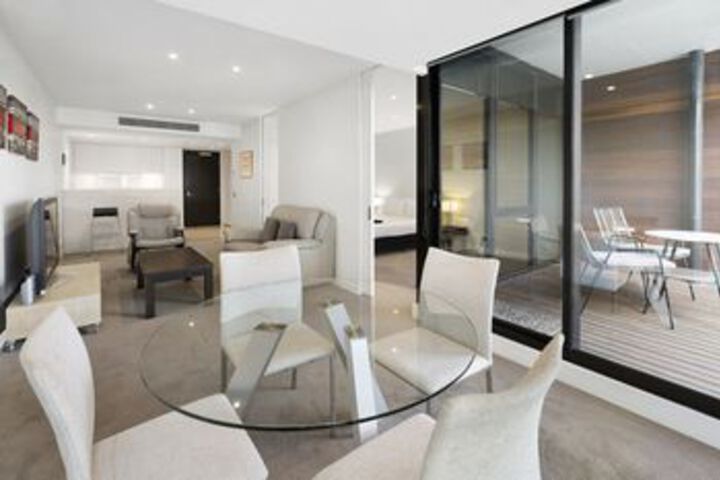Edgewater 207