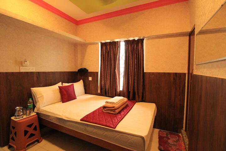 Room 3 of 12