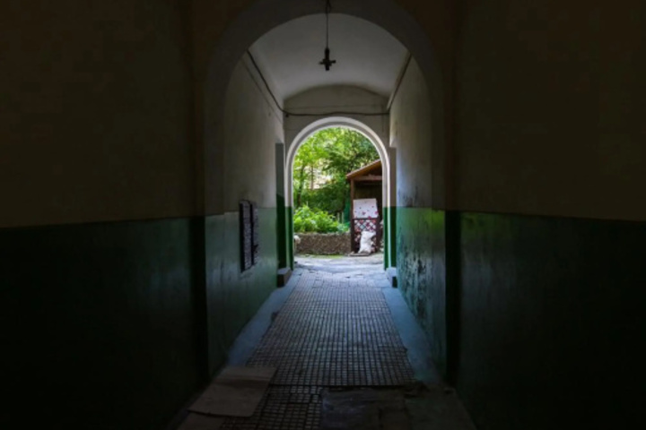 Room 10 of 15