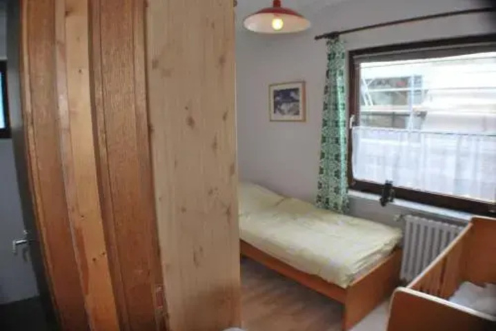 Room 3 of 10