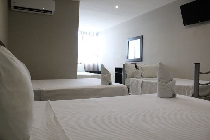 Room 27 of 78