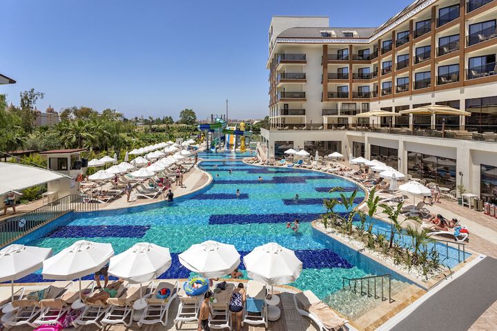 Hotel Pool