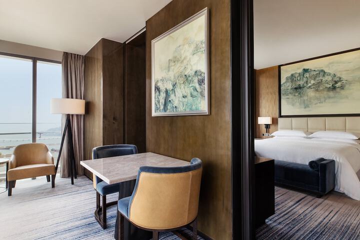 Room 46 of 107