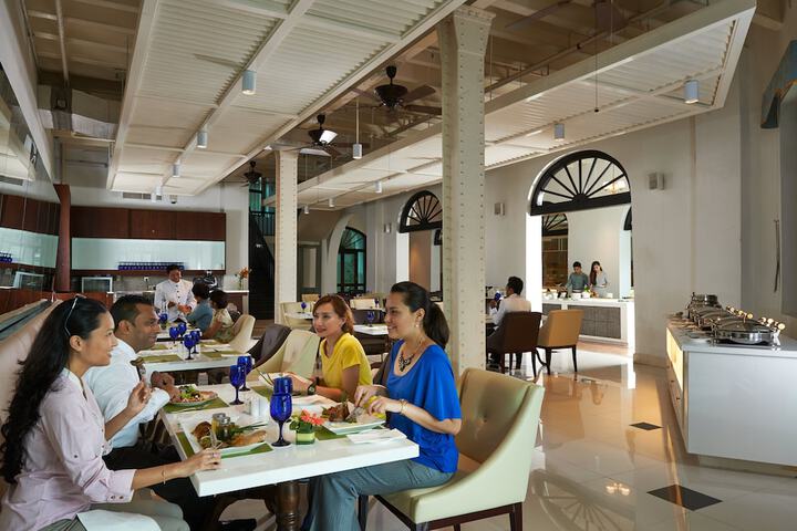 Dining 85 of 98