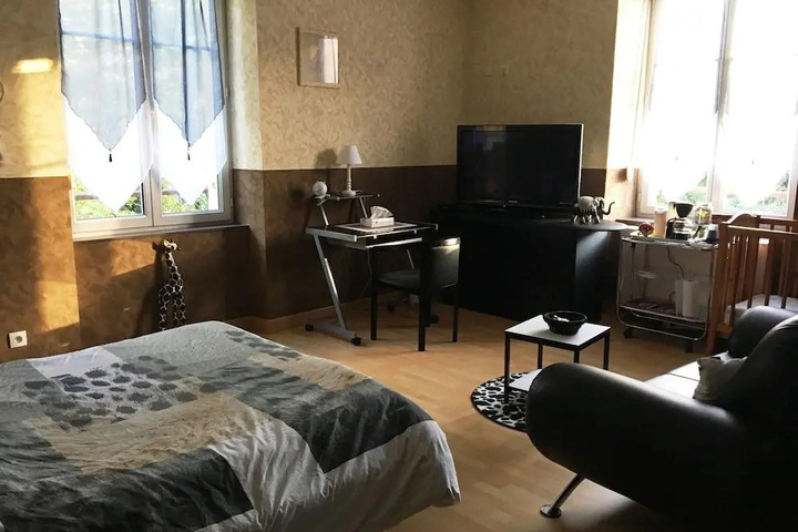 Room 5 of 16