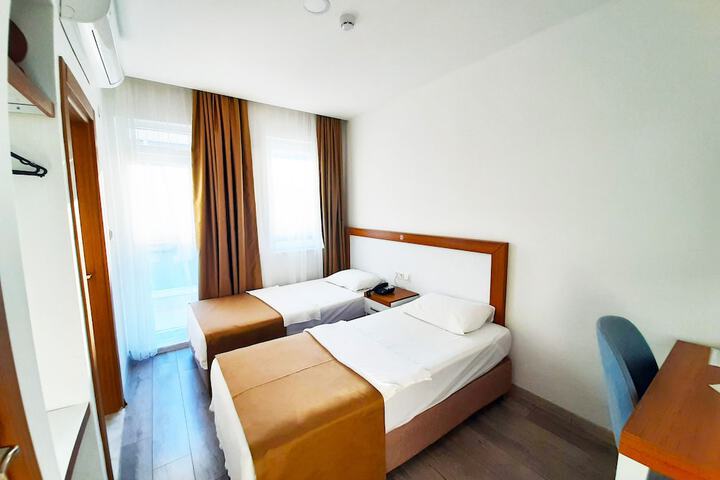 Room 5 of 67