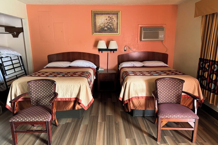 Standard Room, King or Two Doubles (8 of 14)