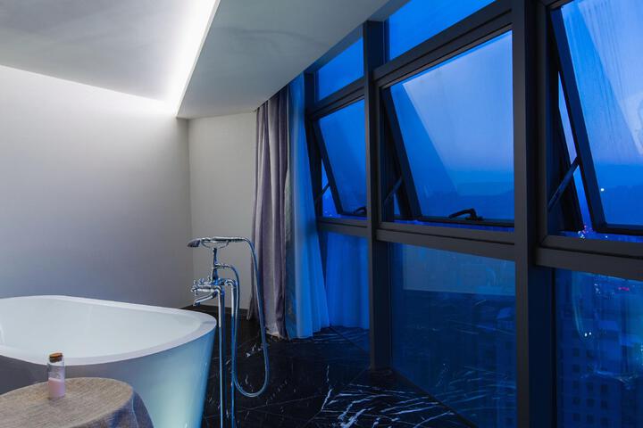 Room 51 of 53