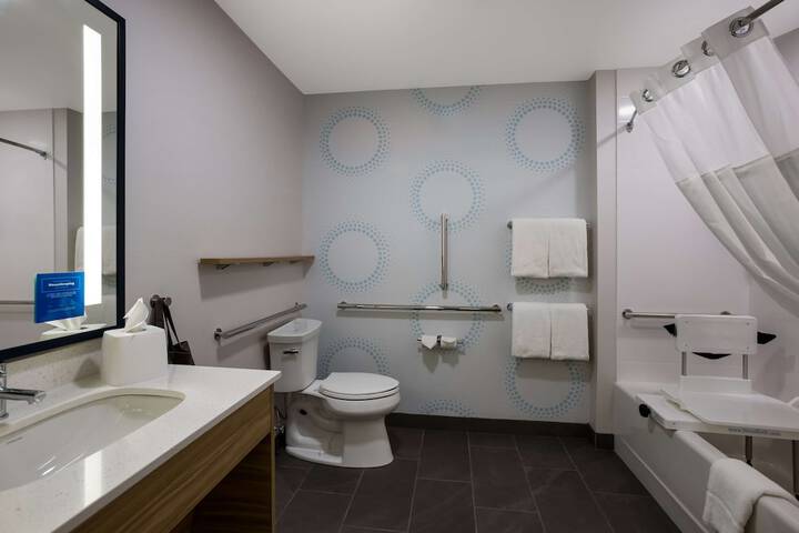 2 Queen Beds with Walk in Shower (10 of 12)