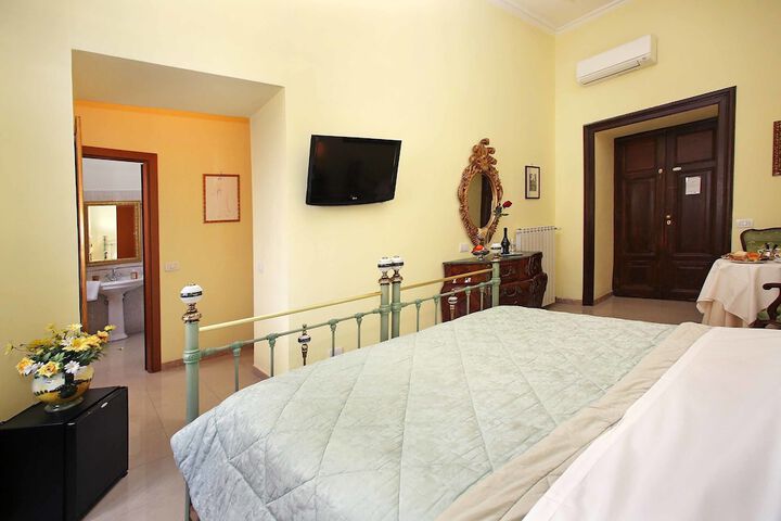 Room 16 of 34