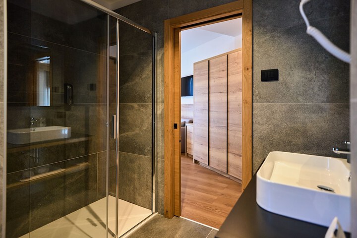 Room 43 of 64