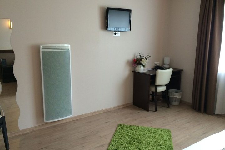 Room 15 of 32
