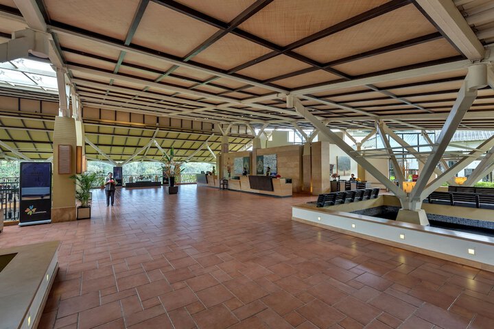 Entrance & Lobby