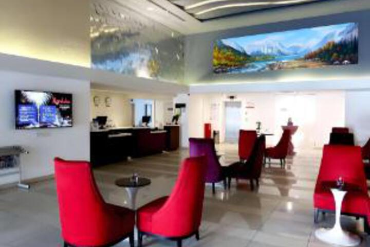 Entrance & Lobby
