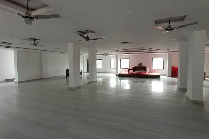 Ballroom/Hall 28 of 33