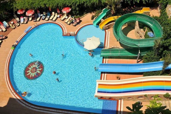 Hotel Pool