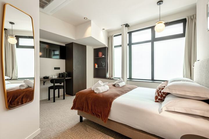 Room 28 of 82