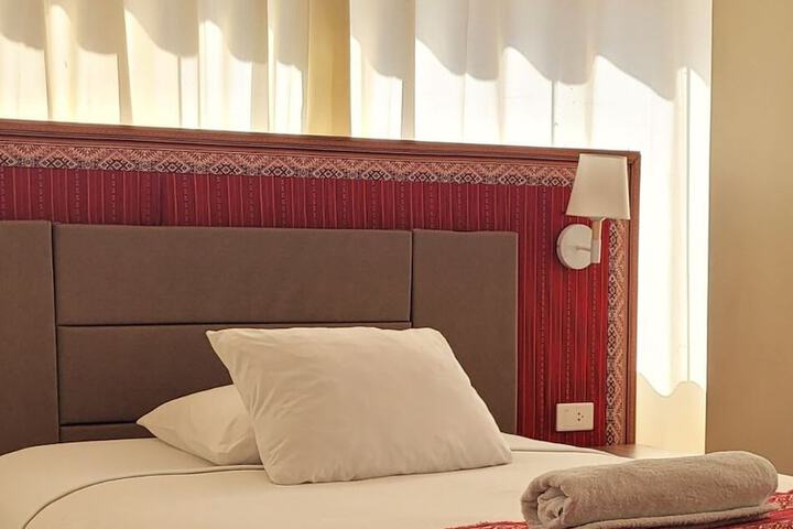 Room 4 of 8