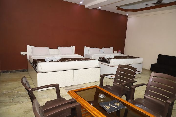Room 16 of 40