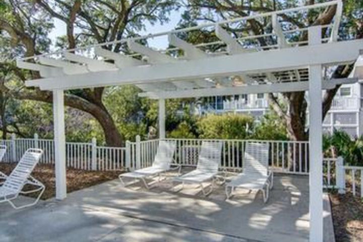 Sundeck 34 of 38