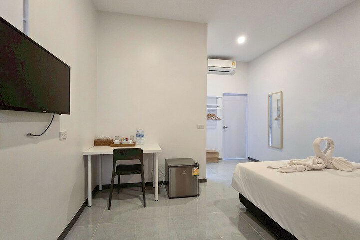 Room 34 of 100
