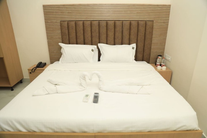 Room 3 of 34