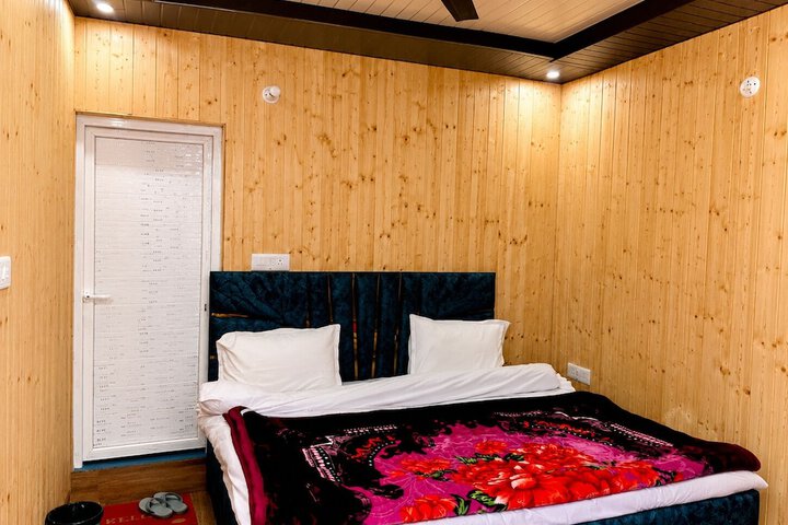 Yamuna pag pinewood hotel