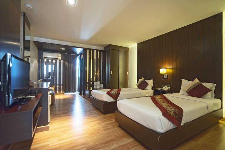 Room 13 of 76