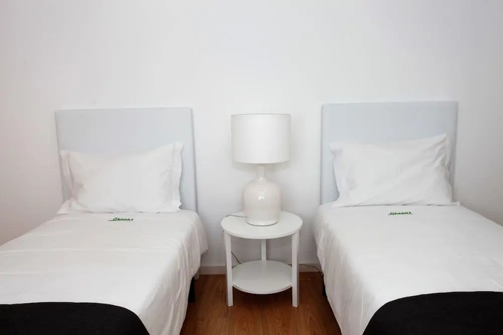 Room 4 of 20