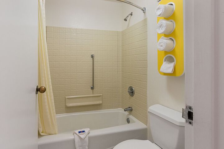 Deluxe Room 1 Double Bed Accessible (6 of 14)