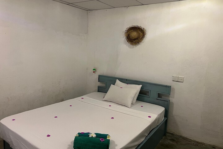 Room 5 of 19
