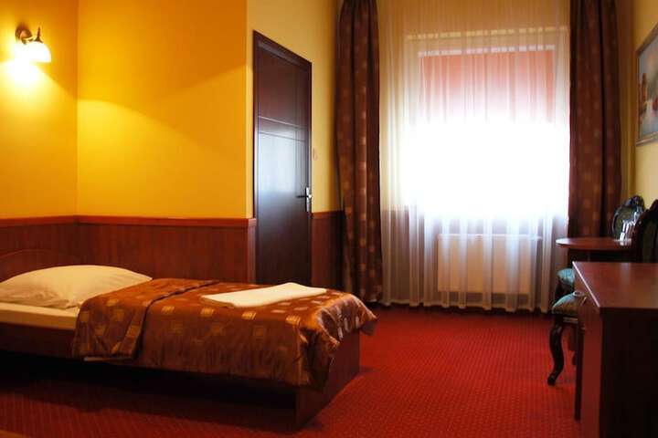 Room 3 of 43