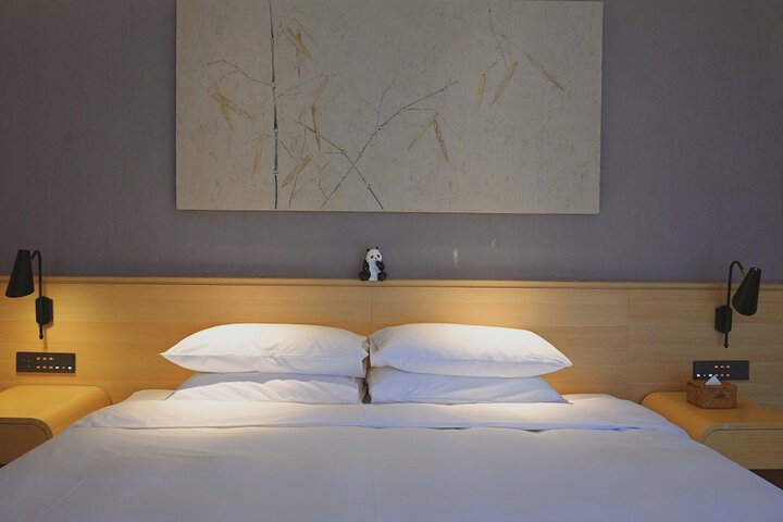 Room 70 of 176
