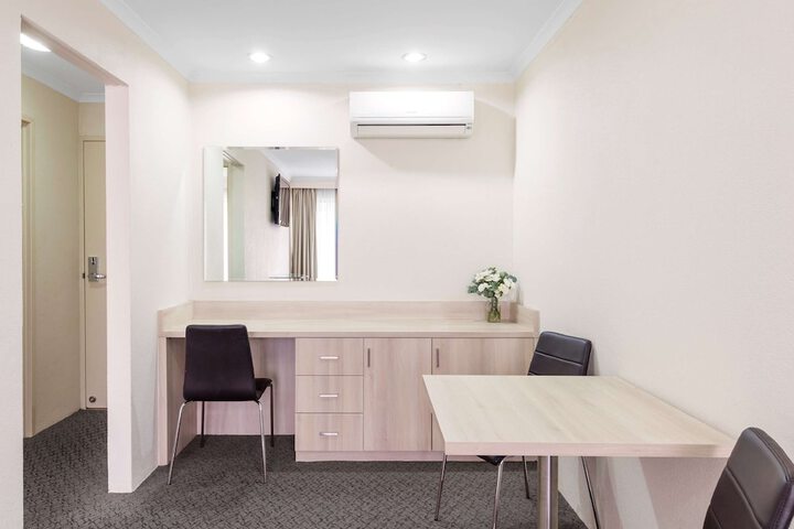 Room 9 of 29
