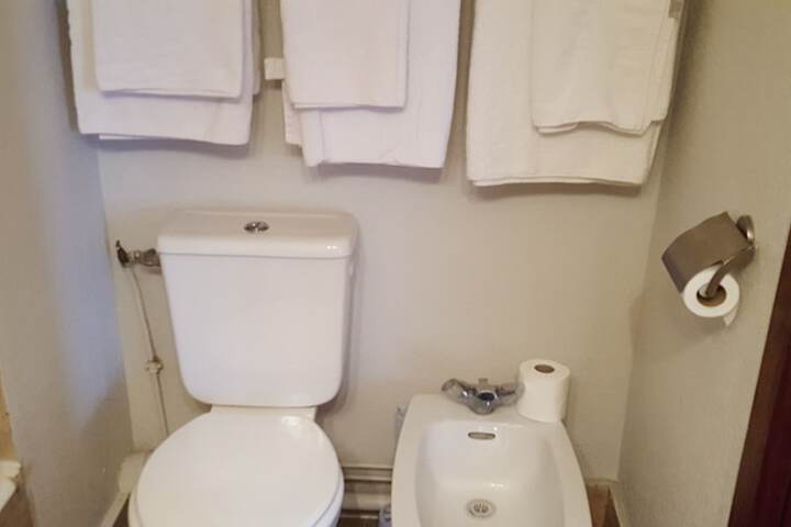 Room 25 of 38