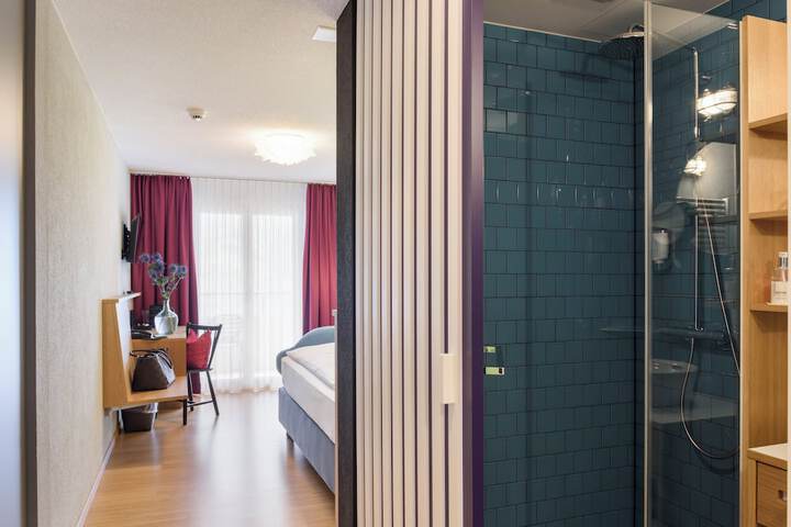 Room 14 of 66