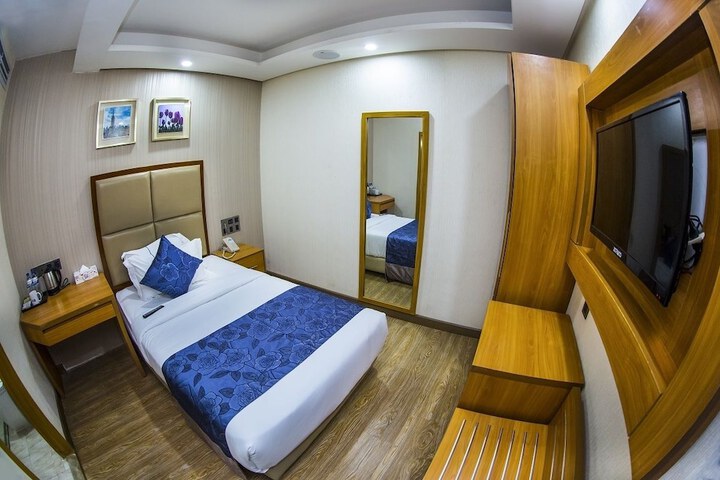Room 4 of 24