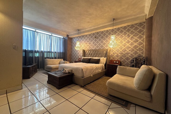 Room 6 of 18