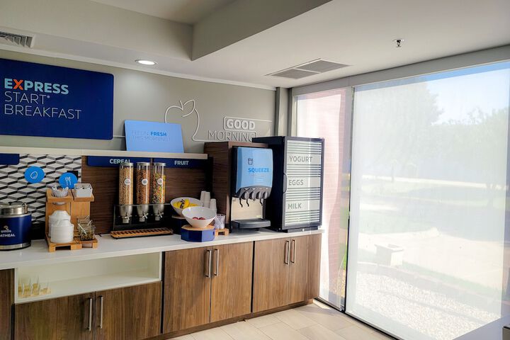 Breakfast/Coffee Service 36 of 50