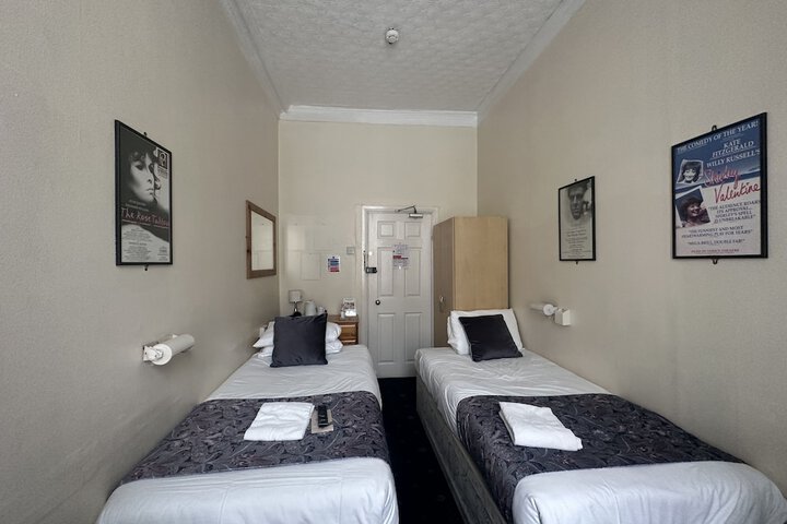 Room 28 of 89